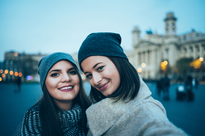 Bagaimana Memperjelas Foto Selfie Yang Kurang Cahaya